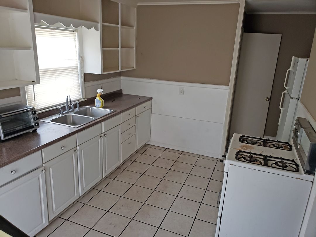 5943 Merriam Dr, Shawnee Mission, KS 66203